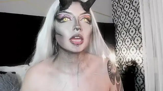 Adeelinee webcam