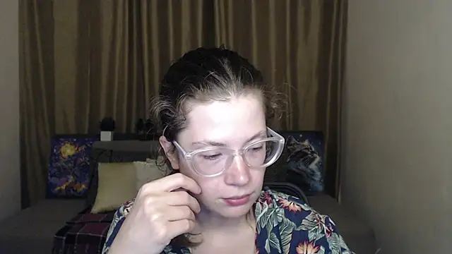 Alicia_redfollow webcam