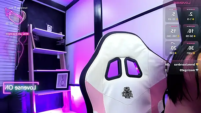 NaomiFrost webcam