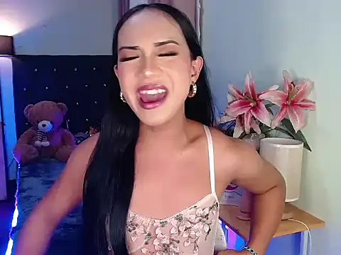 nude amateur UrasianBIGcock696