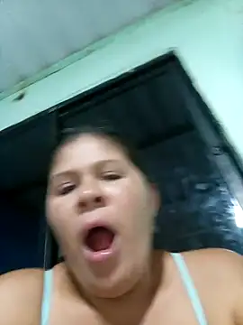 hotmom33 webcam