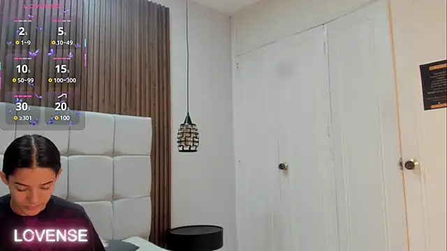 SKYLERWHIITEE webcam