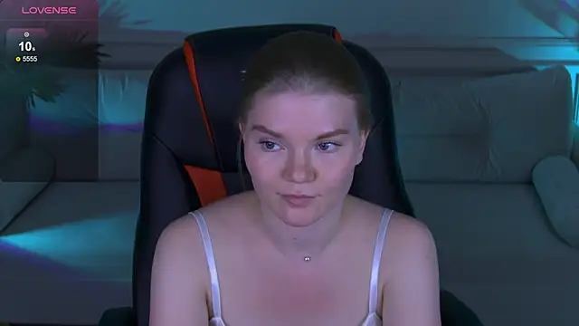 Nikole_Doll webcam