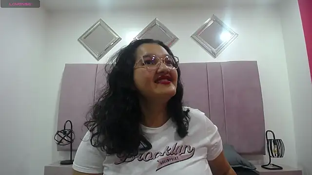Lilly_Rousee webcam
