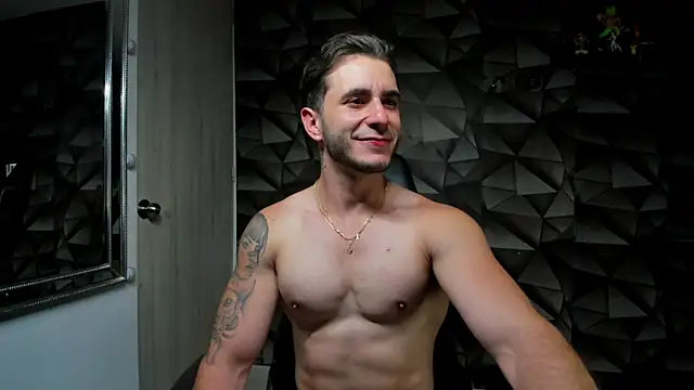 Latino_stud4u webcam