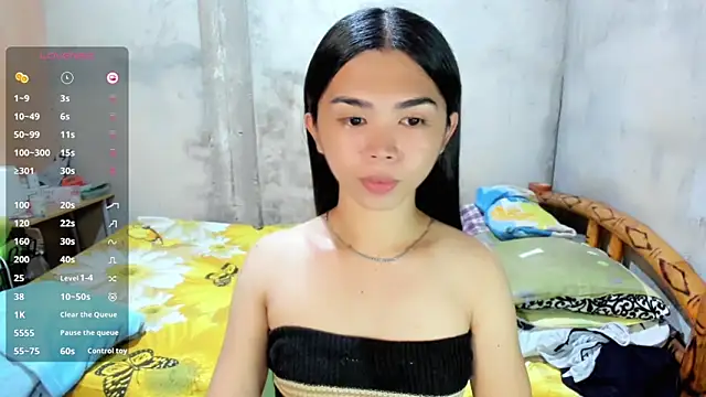 UrHotSexyShine webcam