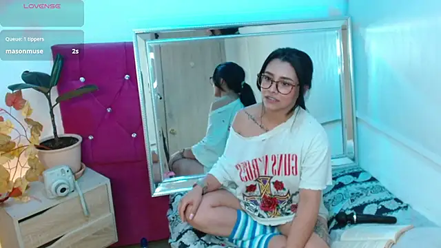 online cam chat IsabelleColette