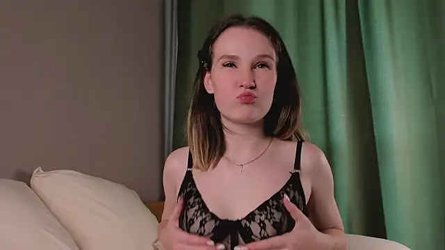 QueenieHathaway webcam