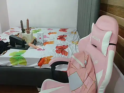 cumwetmebaby webcam