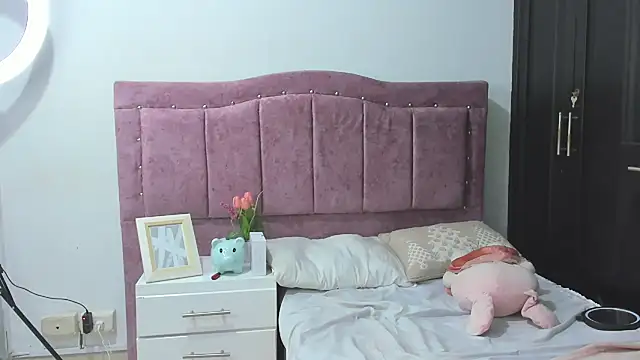 mila_kyhic_ webcam