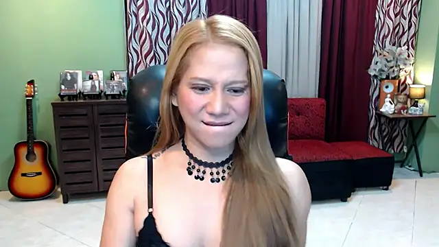 dreamgirlHILARY webcam