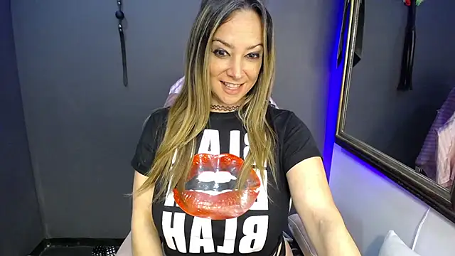 Cristal_BigTits webcam