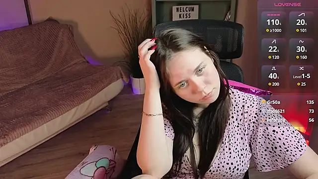 Alice_Moondark webcam