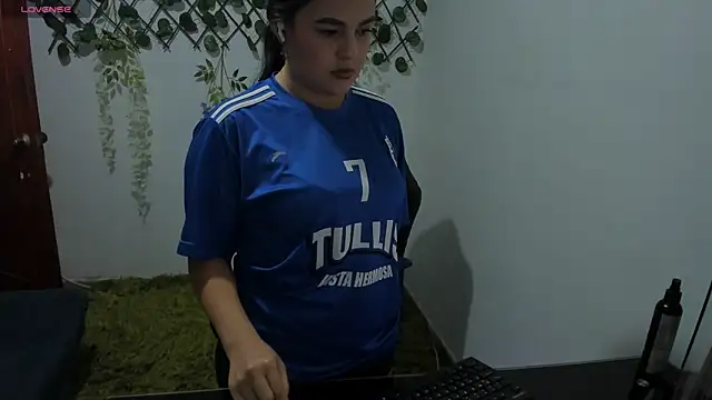 naked chatroom Alayasmile