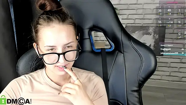 Emilia_Wayne webcam