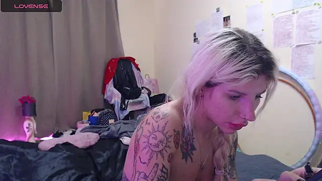 BLACKPeonyy webcam