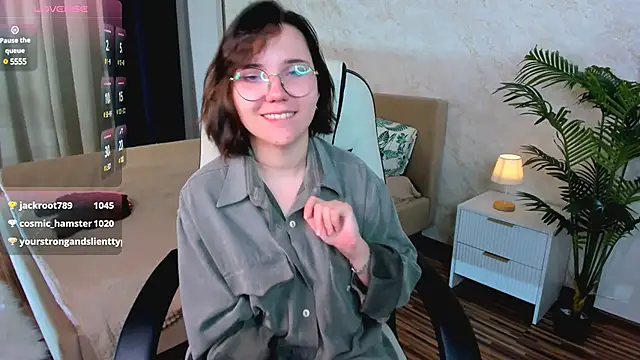 FlirtyLili webcam