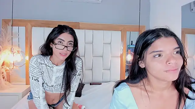 Leeah_And_April webcam