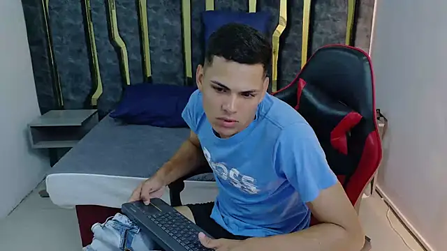 Dilan_Foster webcam