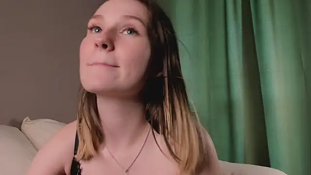QueenieHathaway webcam