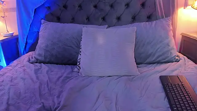 Violetta_Nur webcam