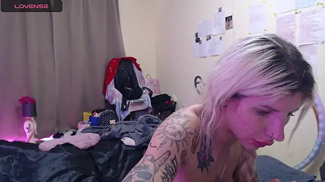 blackpeonyy - BLACKPeonyy's free webcam - UK Sex Cams