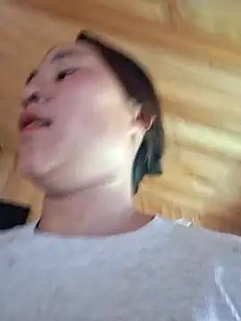 MayLo002 webcam