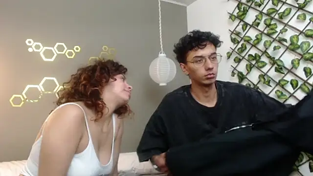 sarabubbie - Sarabubbie's free webcam - UK Sex Cams