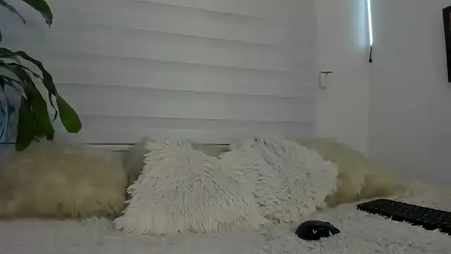 alana_collinss webcam