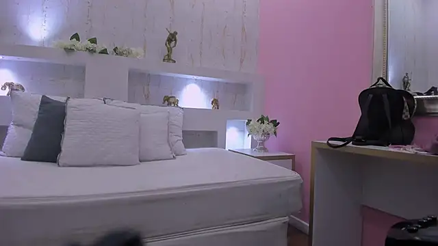VioletAnders webcam