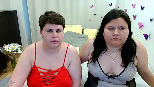 BeckyAndHellen webcam
