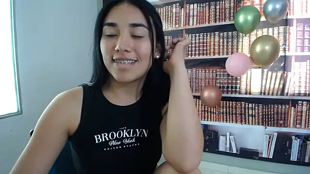 MilaSweet_ webcam