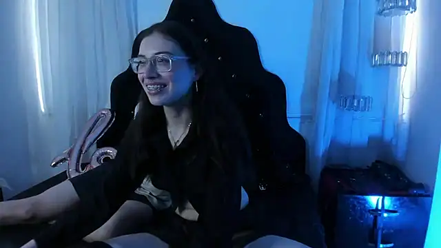 upskirt webcam Crimsonsecrets