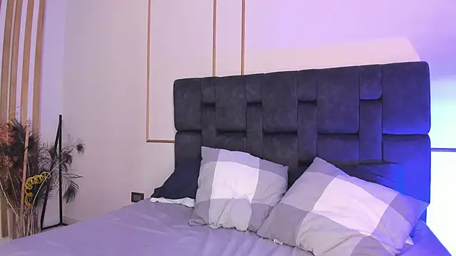 sara__jones_gh webcam