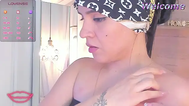 nahomiii1 webcam