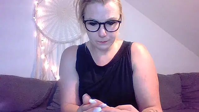 devilsangel13 - DevilsAngel13's free webcam - UK Sex Cams
