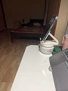 Mina048 webcam