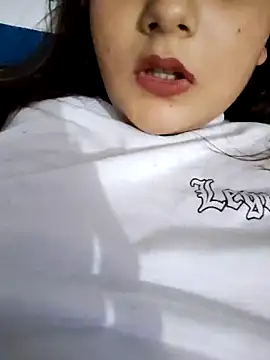 Anushka14321 webcam