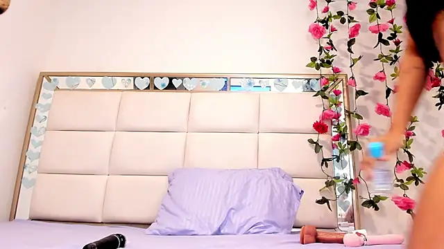 ebony_petite-69 webcam