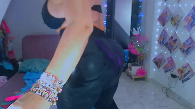 sweet_vanessa_22 - Sweet_vanessa_22's free webcam - UK Sex Cams