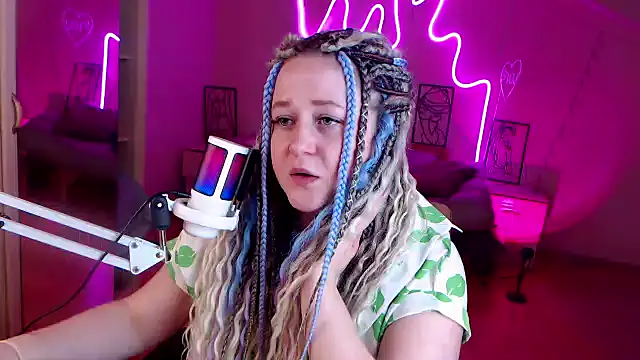 LizzyShine webcam