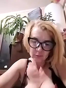 VasylynaLove42 webcam