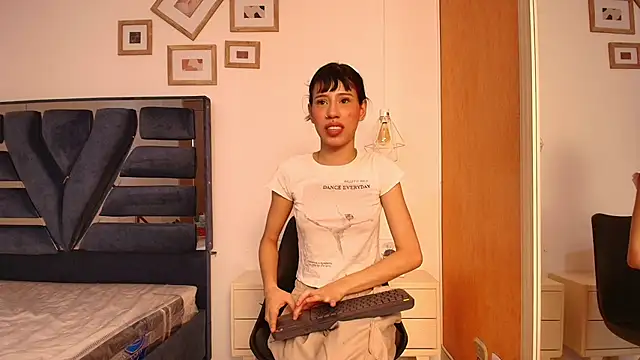 Live sex cam of RoxanneCrush_