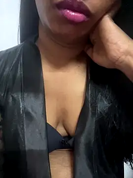 tamil_Aarathi webcam
