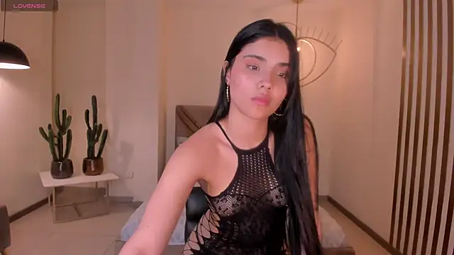 MiaLaurence webcam
