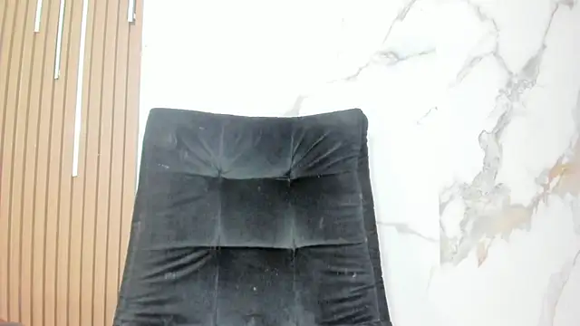 zuri_lux webcam