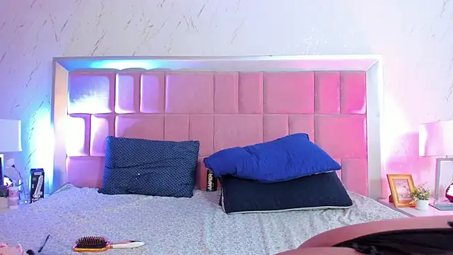 ZoeBenneti webcam