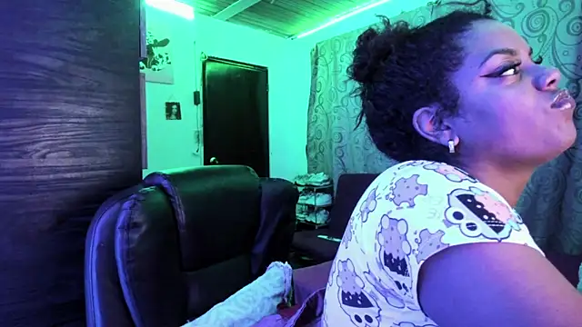 ladyrd1 webcam