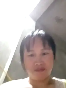 Anh-Huyen33 webcam