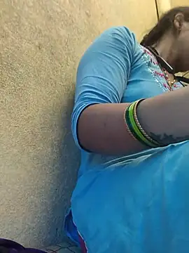 Hi_Radhika Live Webcam on Stripchat